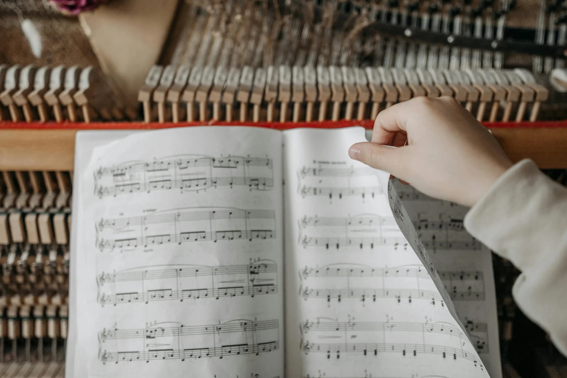 How to Use Scales in Songwriting: A Step-by-Step Guide